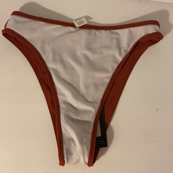 Pretty little thing brown high waisted bikini bottom size US 4 NWT - Picture 7 of 8